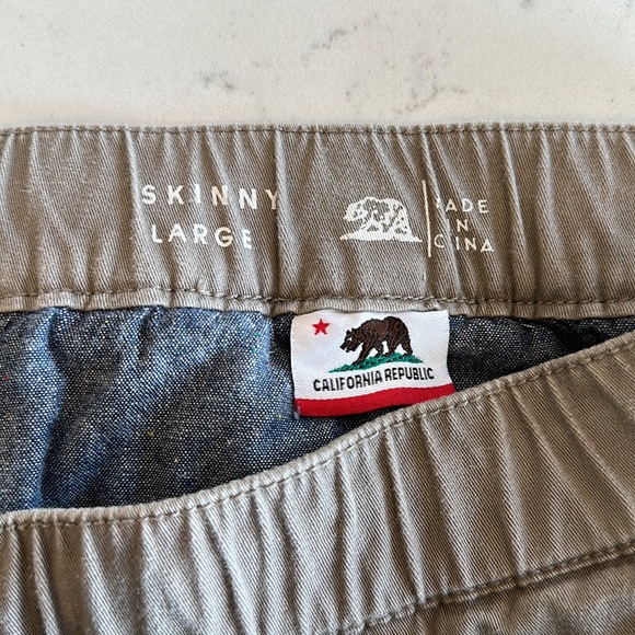 Bullhead Denim Co. Khaki Pants with Elastic Waist and - Picture 4 of 7